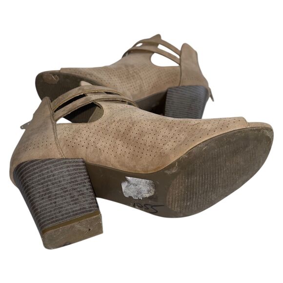 White Mountain Beige Peep Toe Booties Women’s 9.5 Cutout Block Heel Sandal Boot - Picture 11 of 16